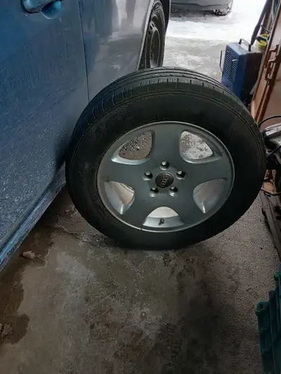 4 Audi Rims and Hubcaps. They are in great condition. Tires need to be replaced. 200$ or best offer....