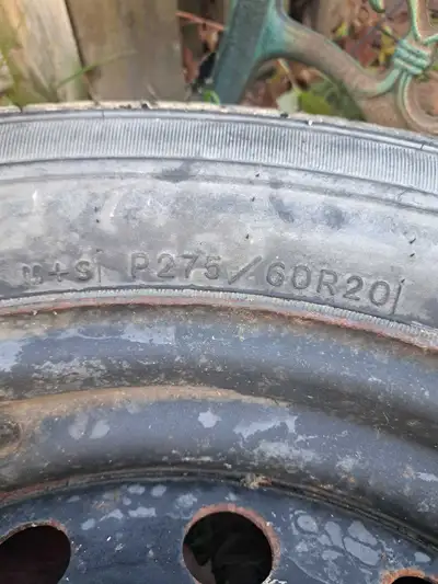 P275/60R20, suitable for various vehicles requiring this size. Ideal as a spare or for temporary use...