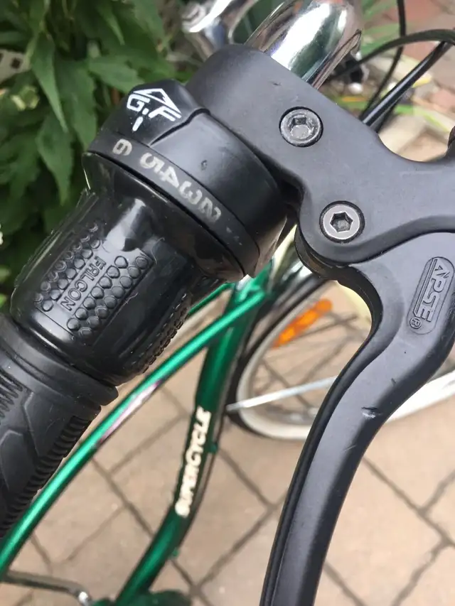 2Vélos :de promenade et autre de route  très propres, prix varié in Cruiser, Commuter & Hybrid in Laval / North Shore - Image 5