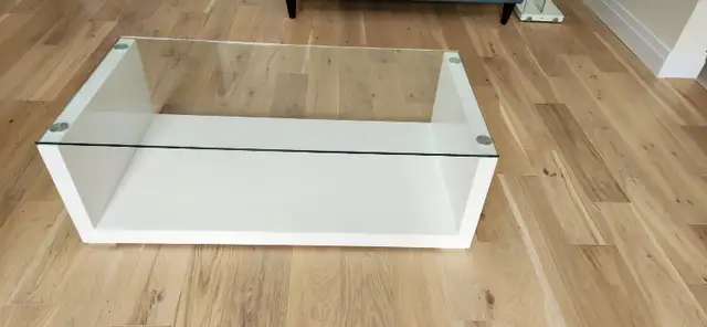 COFFEE TABLE in Coffee Tables in Kitchener / Waterloo - Image 2
