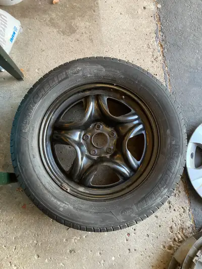 -4x Wheel covers included -Used for ~1.5 years -Michelin Latitude Tour HP -All-season -225/65R17 -DO...