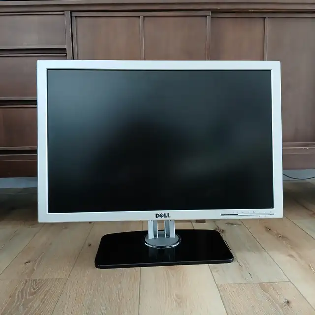 Dell 27" UltraSharp LCD Monitor 2707WFPc in Monitors in Muskoka - Image 4
