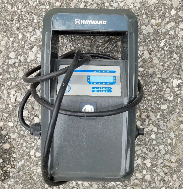 Hayward Pool Robot AV50S for parts. in Hot Tubs & Pools in City of Toronto - Image 6