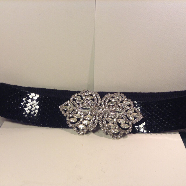 Buckle Crystal Belt Size M in Women's - Other in Vancouver - Image 2