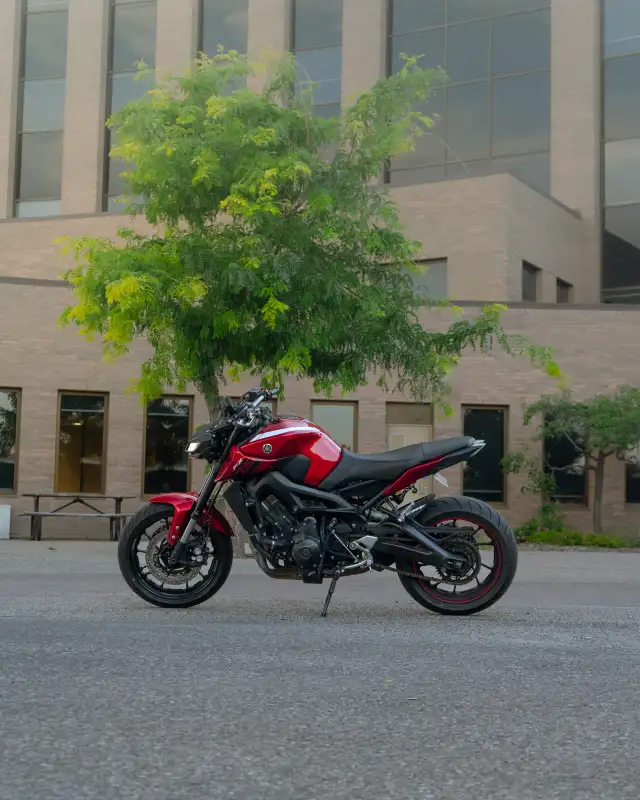 2018 YAMAHA FZ in Sport Bikes in Lethbridge - Image 2