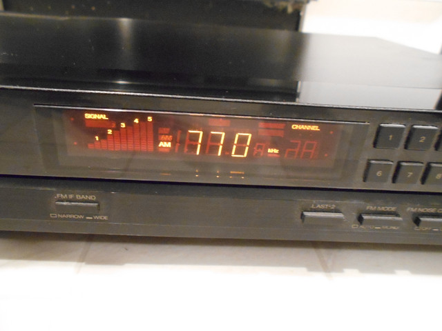 Vintage Sansui TU-X501 Tuner Stereo Digital Synthesizer AM FM in Stereo Systems & Home Theatre in Barrie - Image 4