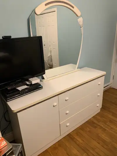 lit blanc et commode blanche à vendre , View more