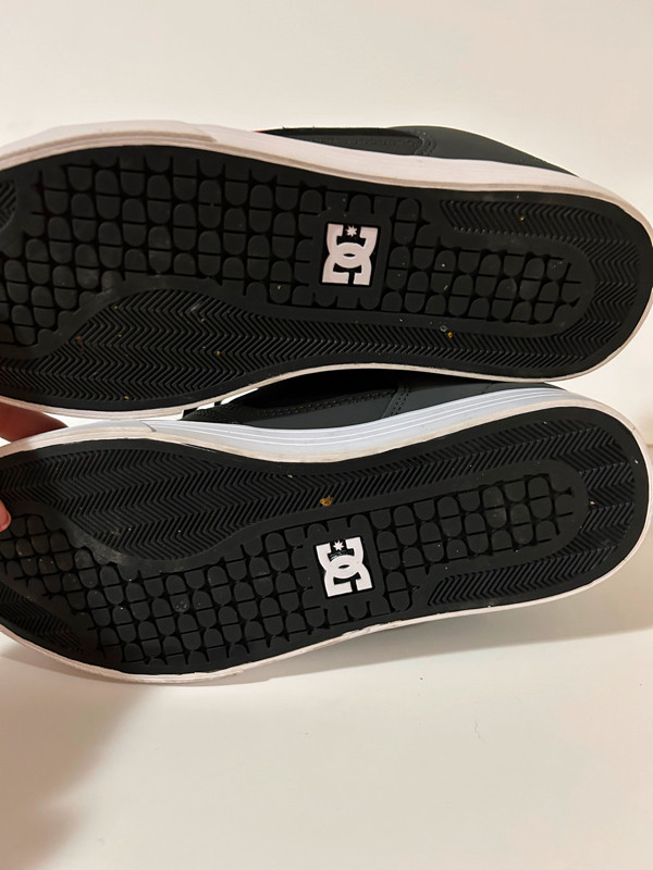 Brand new DC shoes dark grey in Men's Shoes in Oakville / Halton Region - Image 2