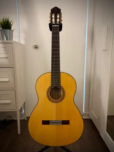 Yamaha Flamenco | left-handed lefty lefhand gaucher gauchere, View more