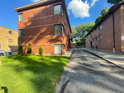 Charming Top-Floor Apartment for Rent – 45 Marina Ave. Welcome to this bright and cozy top-floor apa...