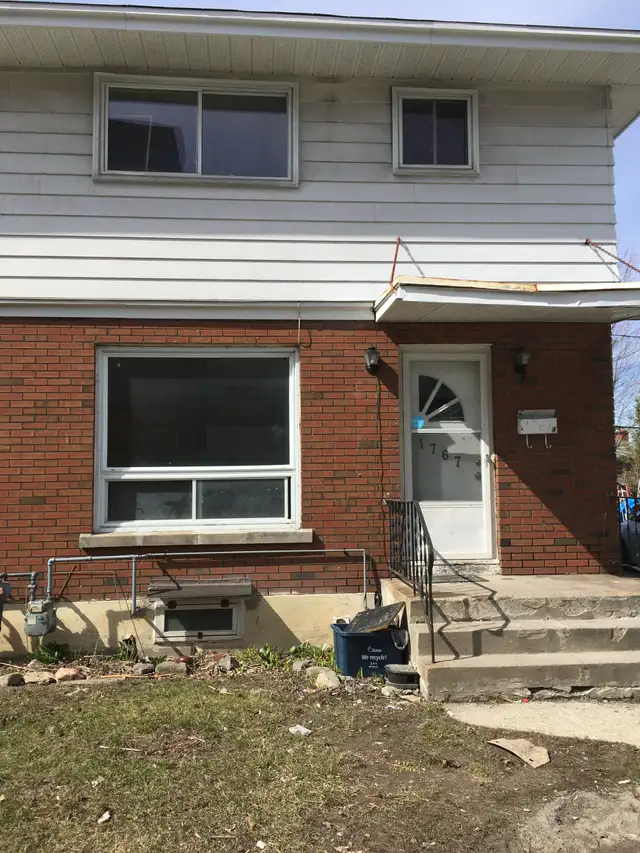 4 bdrms semi-detach for rent $2600 incl. all util on Baseline Rd