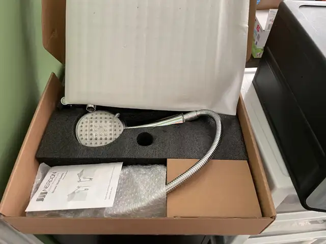 Only tested-Like new Shower Head 62863257651971122