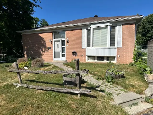 Renovated 3-Bedroom Main Floor Bungalow–Bayview&Major Mackenzie