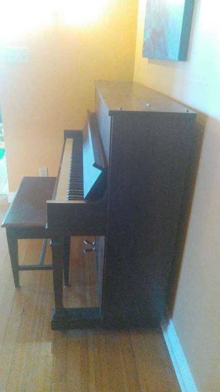 FREE upright piano in Free Stuff in Belleville - Image 2