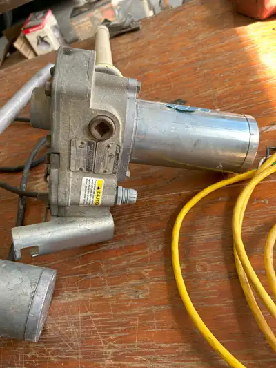 2 GPI slip tank pumps 1 of the 3 pumps in pic is sold. Still have the following: 1-18 gal/min 1-15 g...