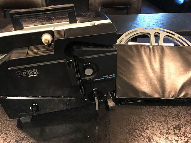 Vintage Elmo projector 16mm in Cameras & Camcorders in Winnipeg