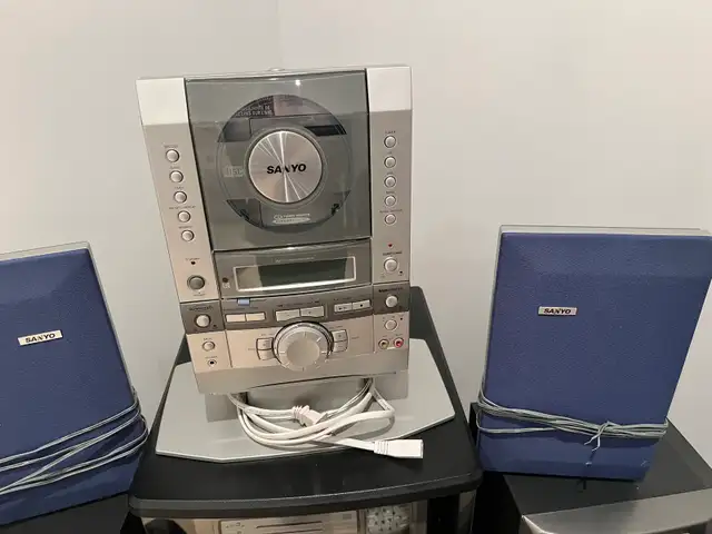 Sanyo Stereo System in Stereo Systems & Home Theatre in Markham / York Region - Image 2