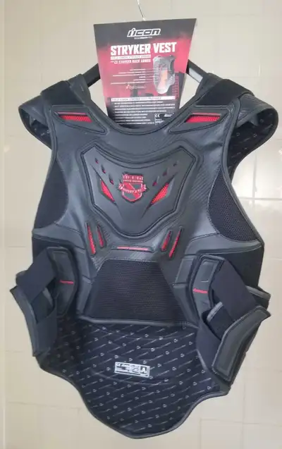Up for grabs is an Icon Stryker vest, offering robust protection for your rides! This vest is new, i...