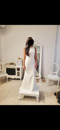 Sleek, Mermaid Wedding Dress, Size XS - Never Word