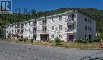 Top floor condo unit for rent. Two bedroom + one bathroom unit in a three-story building, at the Vil...