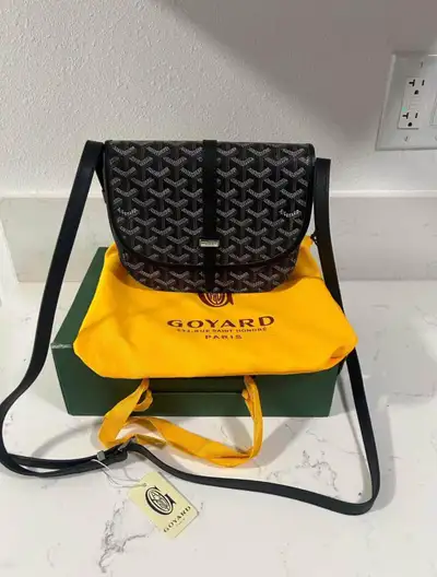 Brand new Black Goyard mm side bag, comes with a receipt and the price is negotiable.