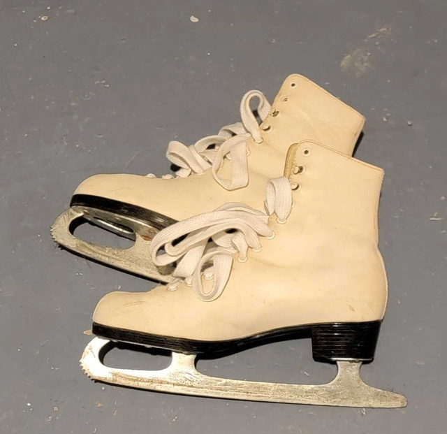 Figure skates size 8 in Skates & Blades in Winnipeg