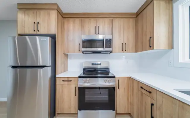 3-Bed Main Floor in Kirkness – Close to LRT63849107863811121