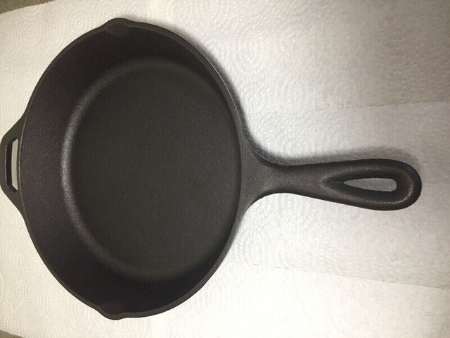 Lodge USA 8SK Cast Iron Frying Pan - Front Handle in Arts & Collectibles in Belleville