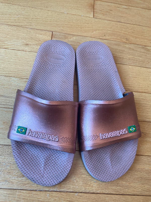 Women’s size 37-38 Havaianas slides in Women's - Shoes in Barrie - Image 3