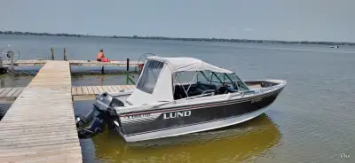 1989 Lund Tyee 1850 for sale. Owned since 1991. Original 1989 Evinrude 90 hp motor, 9.9 Evinrude kic...