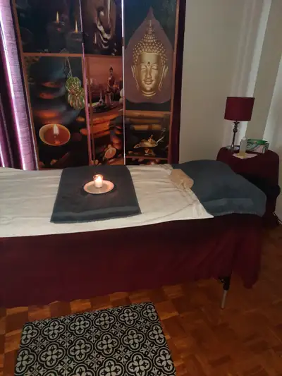 Très Bon Massage de Relaxation endroit privé, propre, ambiance calme, douche et reçu assurance dispo...