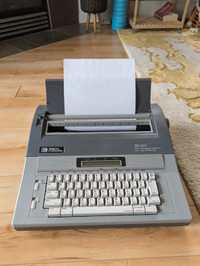 Smith Corona SD 685 Electric Typewriter