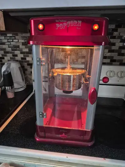 Make movie nights extra special with this Great Traditional Popcorn Maker! This used machine is read...
