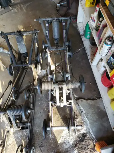 Skidoo SC 10 suspensions 3 Complete 121"s One complete other then shocks and wheels 121" I also have...