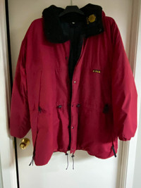 Manteau d'hiver Kanuk rouge - en très bon état - grandeur 6