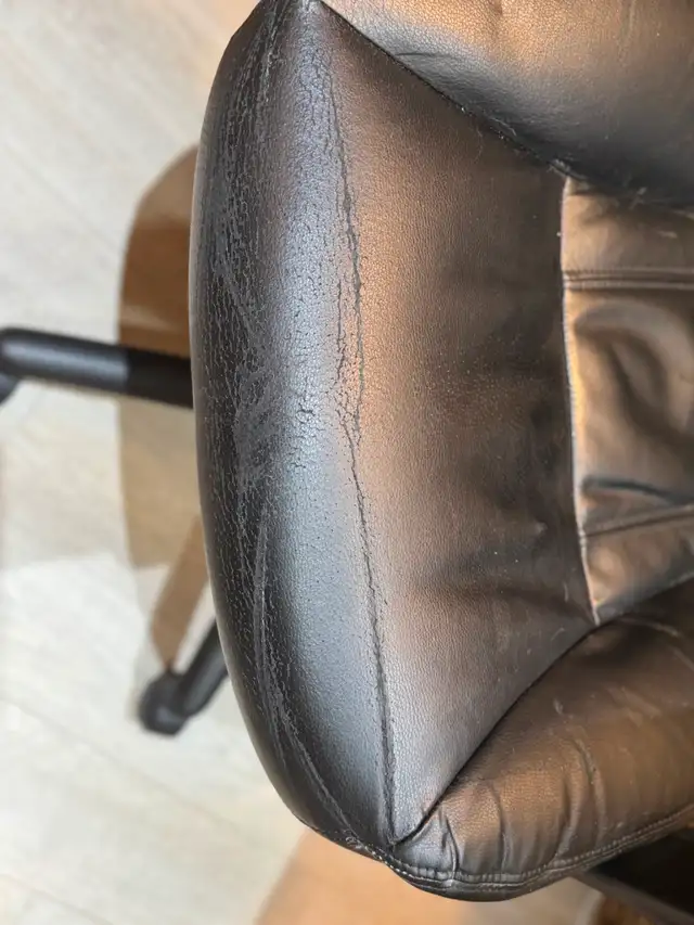 Ikea L-shaped wood desk and office chair in Desks in Ottawa - Image 10