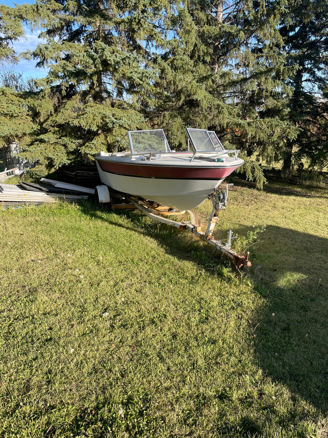 Old boat forsale in Powerboats & Motorboats in St. Albert - Image 2