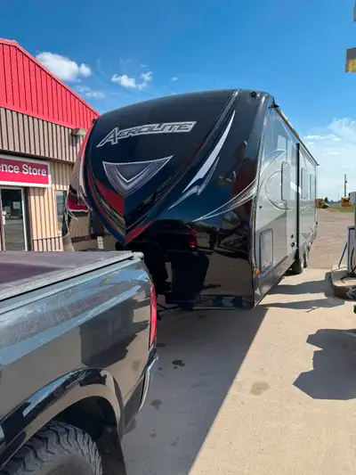 Excellent condition. Luxury camper. Everything is works. 28ft long . Light weight. Contact Text or c...