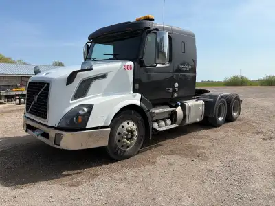 D13 Engine with only 680,000 km. 485 hp. 18 speed manual transmission. Original owner. Single bunk....