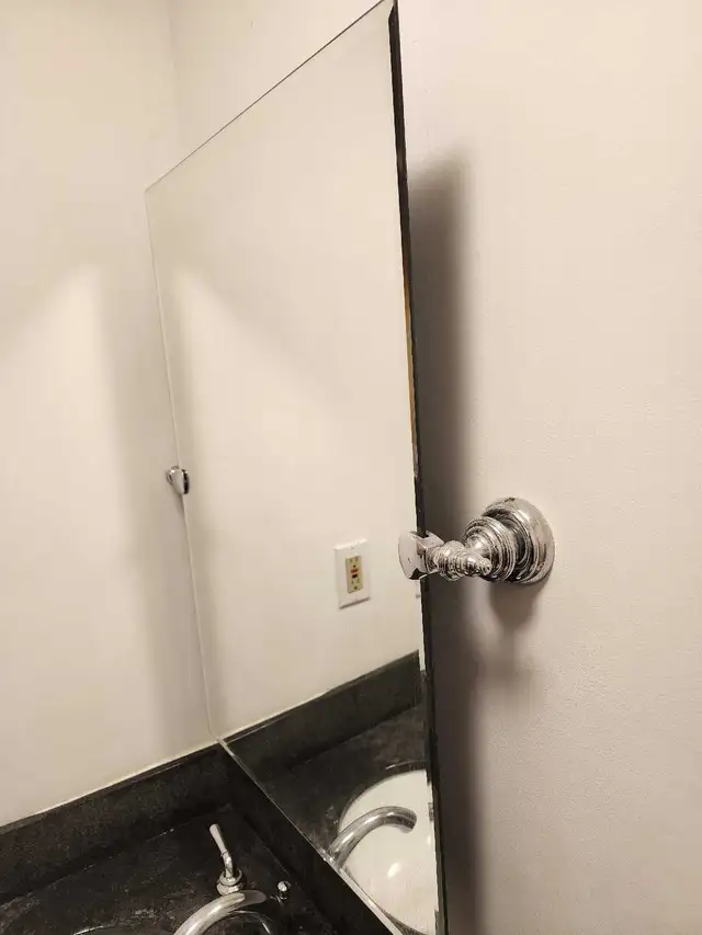 Bathroom mirror in Bathwares in Ottawa - Image 3