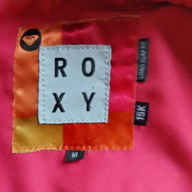 ROXY  Womens Winter Jacket in Women's - Tops & Outerwear in Edmonton - Image 6