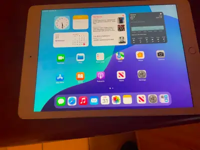 Apple IPad 7 in VG cond with lots of storage 128gb, View more
