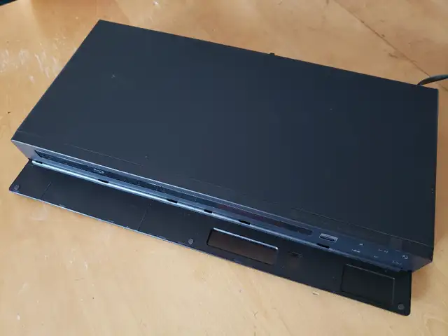 Lecteur Blu-ray Samsung BD-P1600 in Video & TV Accessories in Québec City - Image 4