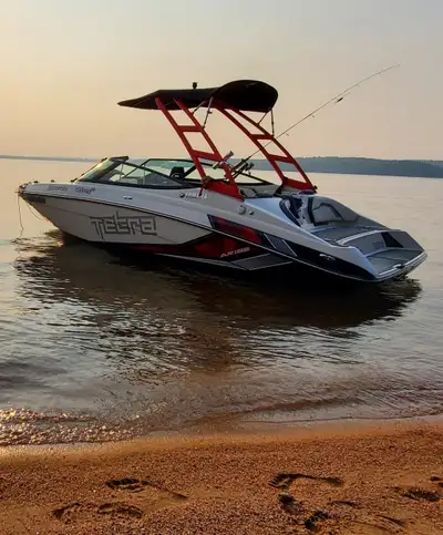 Yamaha AR195 Perfect boat for the family including everything you need for fun on the water this sum...