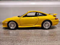 1:18 Diecast Burago 1997 Porsche 911 996 Carrera GT3 Yellow Chro