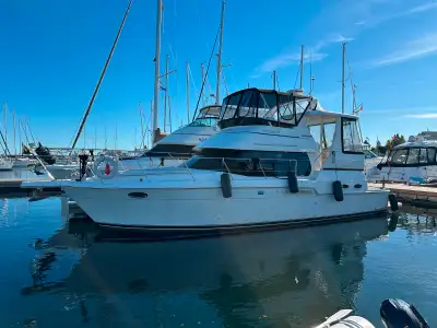 Don’t miss this well-maintained 2002 Carver 404 Motor Yacht, featuring low hours and a long list of...