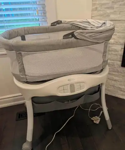 Swing bassinet with sensor New 390+ tax