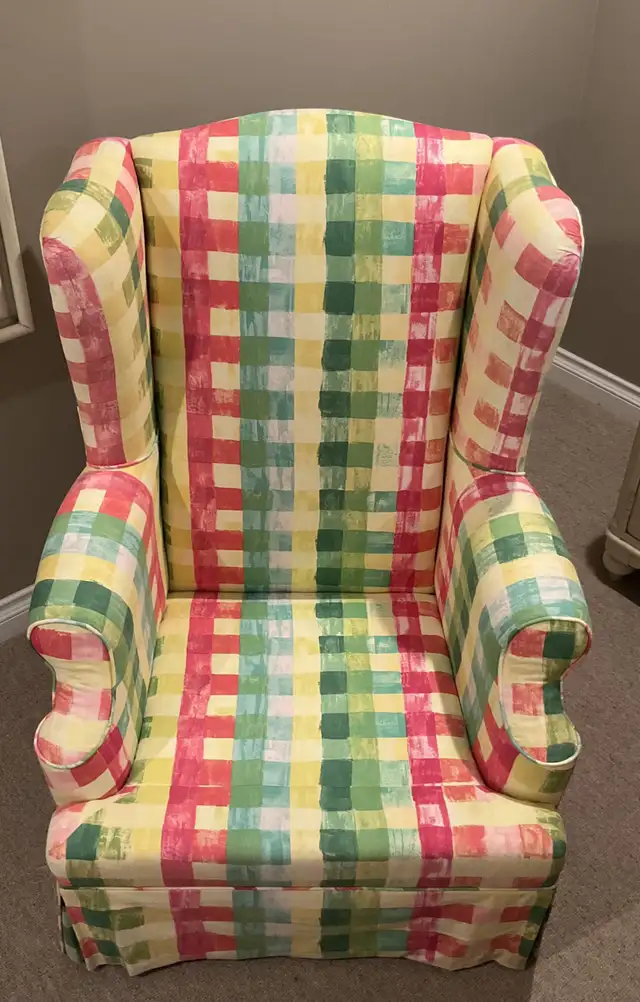 Accent Chair, Medium Size,quality wood construction in Chairs & Recliners in Victoria - Image 2