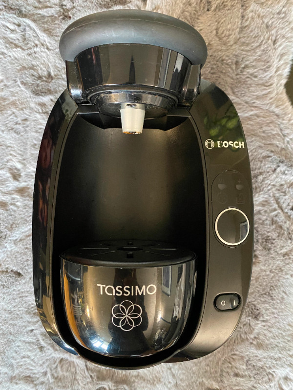 Bosch Tassimo Hot Beverage System - Glossy Black $45 in Coffee Makers in City of Toronto