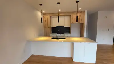 ️ PENTHOUSE 4 ½ À LOUER – LUXE, ESPACE ET CONFORT ✨ 658, rue Labelle, Saint-Jérôme 1 995 $ / mois Dé...
